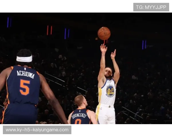 库里底线三分立功，勇士在关键时刻抢下胜利